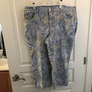 Paisley woman’s crop Capri jeans